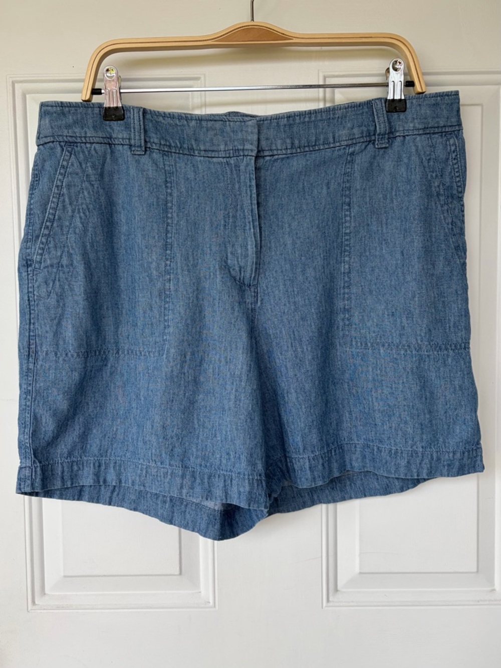 •Talbots• Linen Blend/Chambray Shorts - Size 14